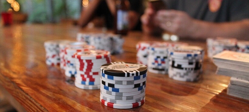 how to host a good poker night